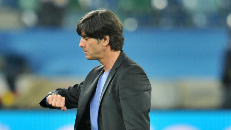 Die Zeit für Bundestrainer Joachim Löw scheint noch nicht abgelaufen zu sein. Die Zeit für Bundestrainer Joachim Löw scheint noch nicht abgelaufen zu sein.