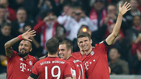 Bayerische Jubelarie nach einem weiteren Lewandowski-Tor mit Kapitän Philipp Lahm im Zentrum.