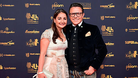 Der Entertainer ist sprachlos: Stefan Mross wird von Freundin Eva Luginger überrascht.