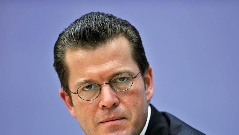 Karl-Theodor zu Guttenberg hatte den für den Befehl zum Luftschlag verantwortlichen Oberst verteidigt. Karl-Theodor zu Guttenberg hatte den für den Befehl zum Luftschlag verantwortlichen Oberst verteidigt.