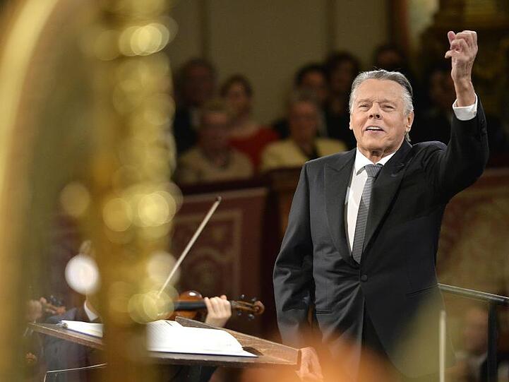 Mariss Jansons, Dirigent aus Lettland, dirigiert ein Konzert. Foto: Herbert Neubauer/APA/dpa