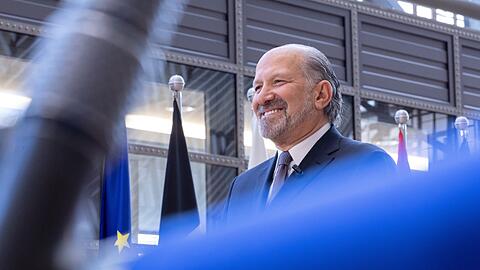 US-Handelsminister Howard Lutnick spricht mit Medien in Brüssel.