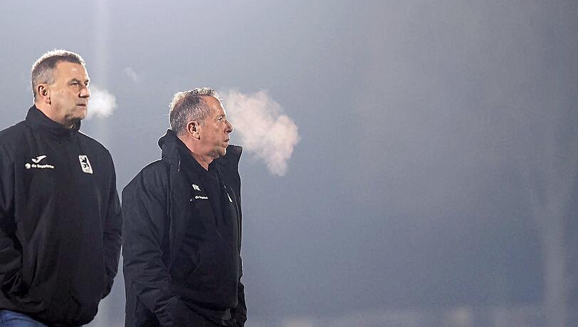 Nachlegen oder nicht? Dies fragen sich die Sechzger um Gesch&auml;ftsf&uuml;hrer Manfred Paula und Trainer Markus Kauczinski.