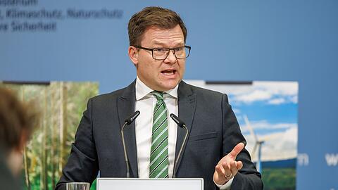 Umweltminister Schneider will am neuen Klimaprogramm gemessen werden.