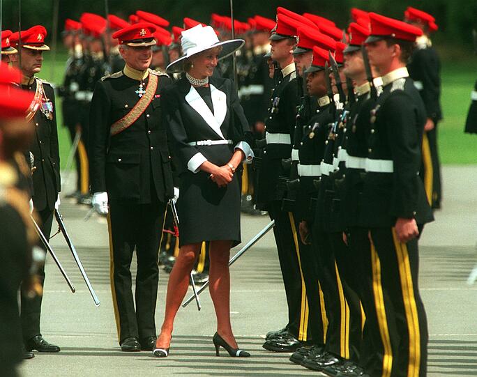 Ein Rückblick auf das bewegte Leben von Prinzessin Diana. Der Tod von Prinzessin Diana ist 15 Jahre her, doch im öffentlichen Bewusstsein geht ihre Geschichte weiter.
