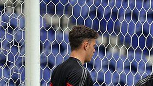 Youngster Ivan Lucic (l.) könnte den angeschlagenen Welttorhüter Manuel Neuer ersetzen, weil Pepe Reina gesperrt ist. Youngster Ivan Lucic (l.) könnte den angeschlagenen Welttorhüter Manuel Neuer ersetzen, weil Pepe Reina gesperrt ist.