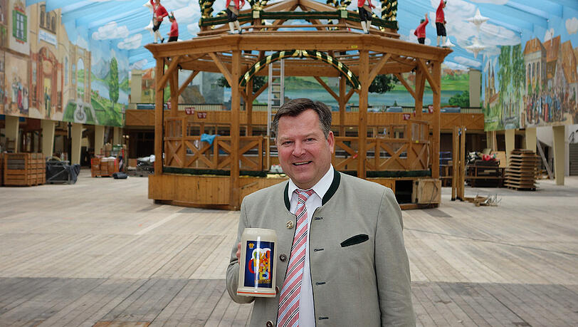Steht mit seiner Forderung nach einer Maßpreisdeckelung noch ziemlich allein da: Bürgermeister Josef Schmid. Steht mit seiner Forderung nach einer Maßpreisdeckelung noch ziemlich allein da: Bürgermeister Josef Schmid.