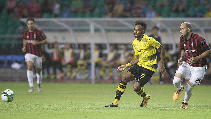 Beim 3:1 (2:1) im Testspiel im chinesischen Guangzhou gegen den 18-maligen italienischen Champion AC Mailand traf Aubameyang doppelt. Beim 3:1 (2:1) im Testspiel im chinesischen Guangzhou gegen den 18-maligen italienischen Champion AC Mailand traf Aubameyang doppelt.