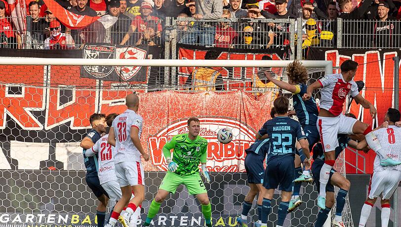 Hatten in der Defensive immer wieder Probleme: Die Löwen um Kapitän Jesper Verlaat.