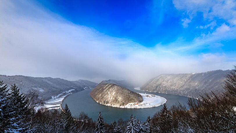 Auch im Winter ein sagenhaftes Naturschauspiel: die Schlögener Schlinge im oberen Donautal. Auch im Winter ein sagenhaftes Naturschauspiel: die Schlögener Schlinge im oberen Donautal.