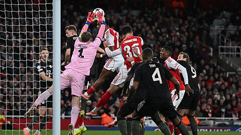Manuel Neuer wurde vor dem 0:1 aus dem Tritt gebracht und kam daher nicht mehr an den Eckball heran.
