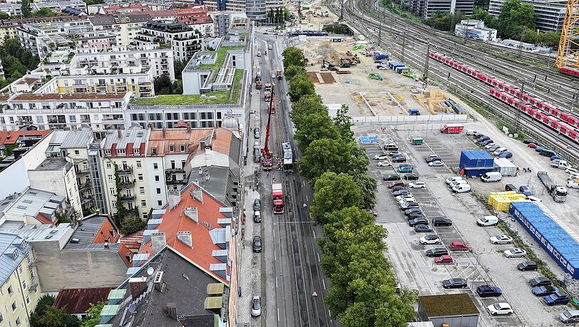 Die Orleansstraße war während der Arbeiten in beiden Richtungen komplett gesperrt. Die Orleansstraße war während der Arbeiten in beiden Richtungen komplett gesperrt.
