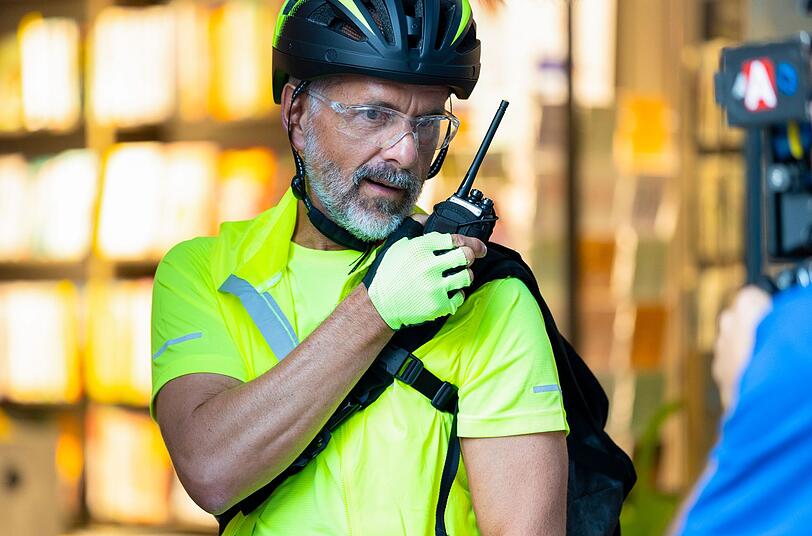 Vater Norbert alias Bert (Christoph Maria Herbst) steht pl&ouml;tzlich vor der T&uuml;r seiner Tochter Les. Nach ihrem Unfall &uuml;bernimmt er ihren Job als Fahrradkurier.