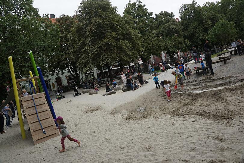 Vom Kleinkindbereich bis zum Streetball-Platz: Der Spielplatz an der Münchner Freiheit wurde von Grund auf saniert.
