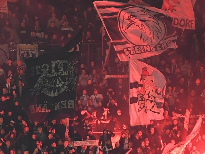 Während der Partie gegen Inter Mailand hatten Eintracht-Fans Pyrotechnik gezündet.