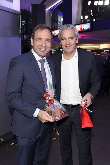 Carsten Schmidt (Vorsitzender der Geschäftsführung SKY Deutschland) und Jörg Wacker (Vorstand FC Bayern)