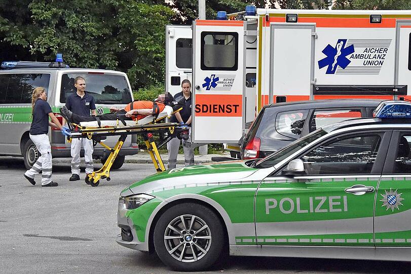 Einsatz für die Polizei am Montag: Beamte holten einen Mann aus seiner Wohnung.