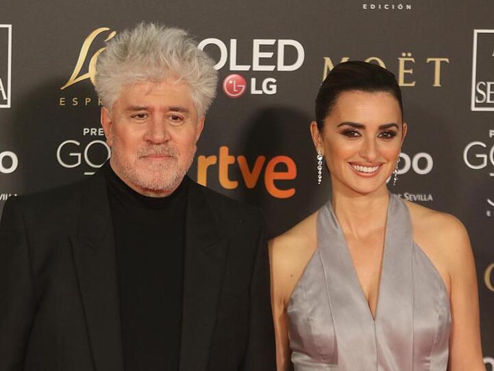 Penélopez Cruz und Pedro Almodóvar bei der Goya-Verleihung.