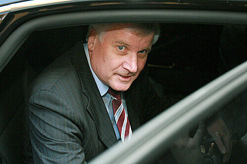 Horst Seehofer muss die Merheit der Fraktion hinter sich bekommen.