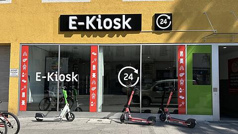 Bis vor wenigen Wochen war das noch das Lager des Lieferdienstes "Getir". Das Unternehmen zieht sich derzeit vom deutschen Markt zurück. Jetzt ist in der Albert-Roßhaupter-Straße der 24-Stunden-Laden. Eine Halbe kostet 2,82 Euro.