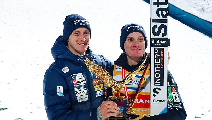 Die Br&uuml;der Peter und Domen Prevc im Januar 2026.