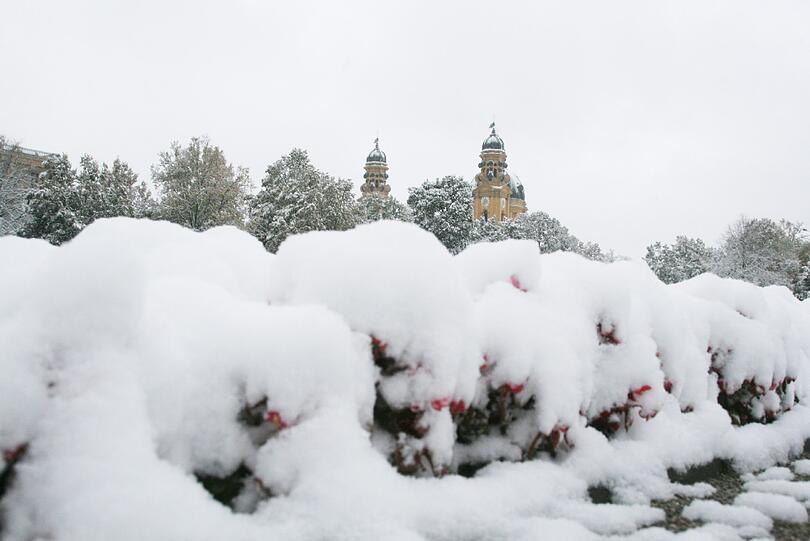 Wintereinbruch Ende Oktober. In München liegt der erste Schnee. Bilder vom Hofgarten und aus dem Englischen Garten.