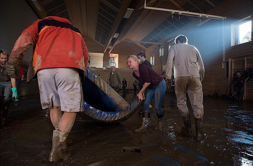 Aufräumen nach dem Hochwasser: Nasser Müll, Schlamm und Wasser soweit das Auge reicht. Die Bilder aus Simbach am Inn, Triftern und weiteren Gemeinden.