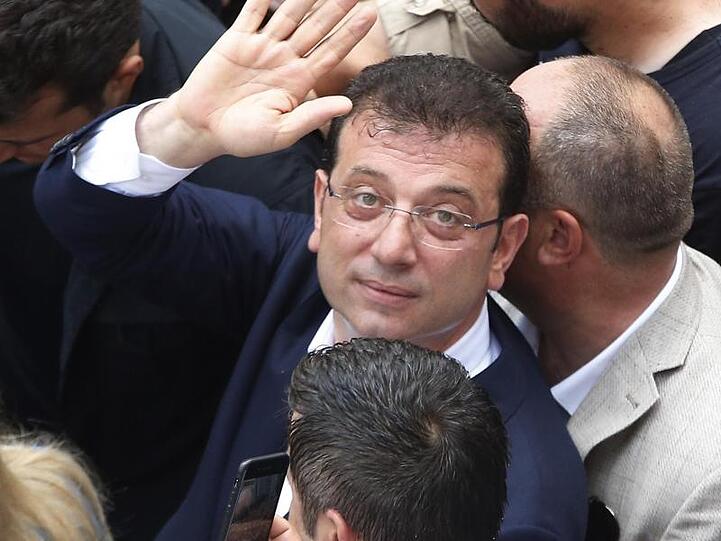 Ekrem Imamoglu von der Mitte-Links-Partei CHP hat die Bürgermeisterwahl in Istanbul gewonnen.
