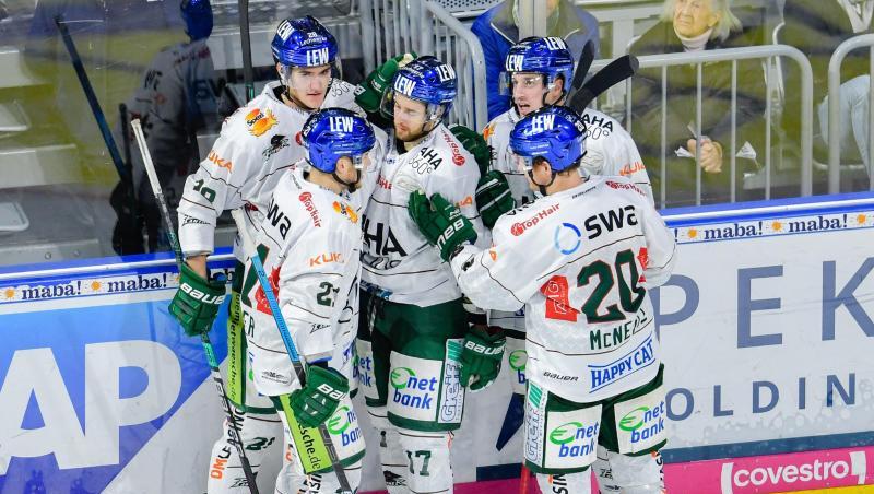 Zum Start der Playoffs müssen die Augsburger Panther gegen die Düsseldorfer EG ran. Zum Start der Playoffs müssen die Augsburger Panther gegen die Düsseldorfer EG ran.