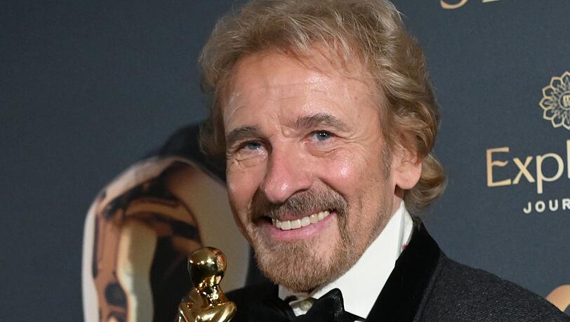 Thomas Gottschalk mit der Swarovski KristallROMY nach der Preisverleihung der österreichischen Film- und Fernsehpreise „Romy“. Thomas Gottschalk mit der Swarovski KristallROMY nach der Preisverleihung der österreichischen Film- und Fernsehpreise „Romy“.