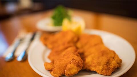 Beim Schnitzel soll mehr Klarheit &uuml;ber die Tierhaltungsform kommen. (Archivbild)