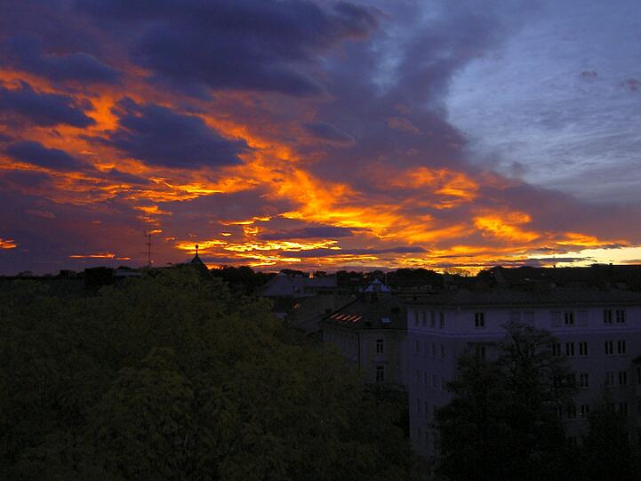 Diesen tollen Abendhimmel über dem Lehel hat AZ-Leser Johannes Ringelmann eingefangen.