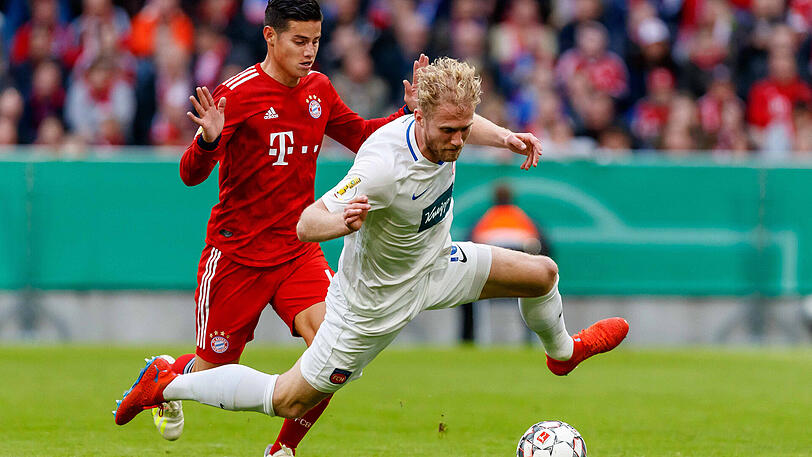 JAMES, NOTE 6: Völlig von der Rolle in der ersten Hälfte. Zig Ballverluste, weil viel zu fahrig und lässig in den Zweikämpfen. Überhaupt nicht auf dem Platz und im Spiel. Hanebüchen, weil super-arrogant sein Ballverlust im Mittelfeld, der im Gegenzug zum 1:1-Ausgleichstreffer führte. Die Quittung: Auswechslung in der Halbzeit.
