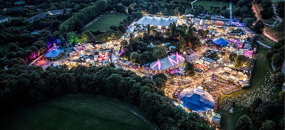 Sommer in der Stadt heißt Tollwood im Olympiapark.