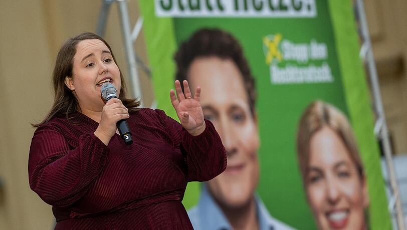 Ricarda Lang, Bundesvorsitzende von Bündnis 90/Die Grünen, nimmt am Wahlkampffinale der Grünen auf dem Odeonsplatz teil.