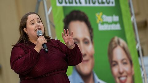 Ricarda Lang, Bundesvorsitzende von Bündnis 90/Die Grünen, nimmt am Wahlkampffinale der Grünen auf dem Odeonsplatz teil.