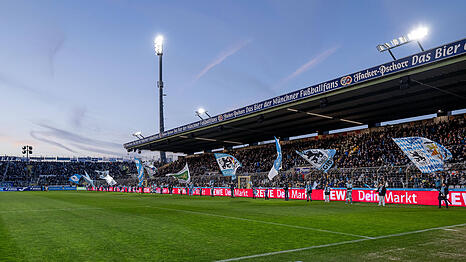 Weiterhin beliebt: Die Dauerkarten f&uuml;r das Gr&uuml;nwalder Stadion.