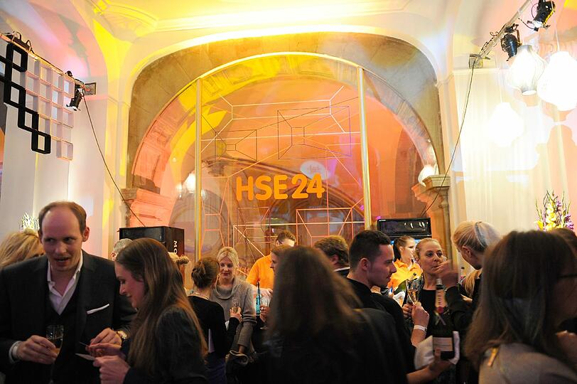 Blick auf die HSE24 Champagner Bar auf der Nacht der Medien in München am 16.10.2013
