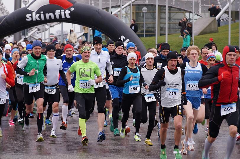 Massenstart im Olympiapark &ndash; so war&rsquo;s im Vorjahr beim Nikolauslauf. Mit dabei: die frühere Halbmarathon-Meisterin Ingalena Heuck.