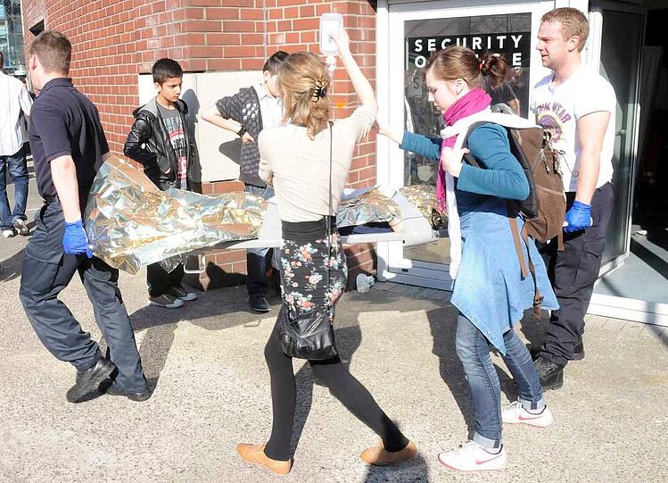 Unter den Verletzten seien vor allem Kinder und Jugendliche, sagte ein Sprecher der Stadt Oberhausen.