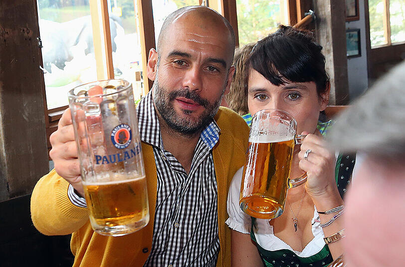 Bald Ex-Münchner? Guardiola mit Frau Cristina auf der Wiesn.