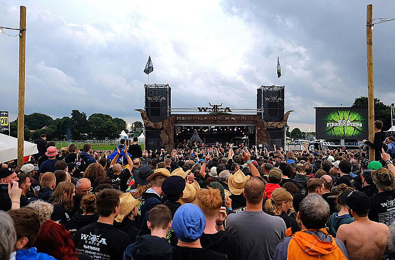 Wo vor wenigen Wochen noch Kühe grasten findet zum 27. Mal das weltgrößte Heavy-Metal-Festival statt.