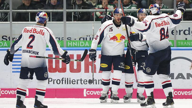 Glückwunsch! Joslin (l.) mit Teamkameraden.
