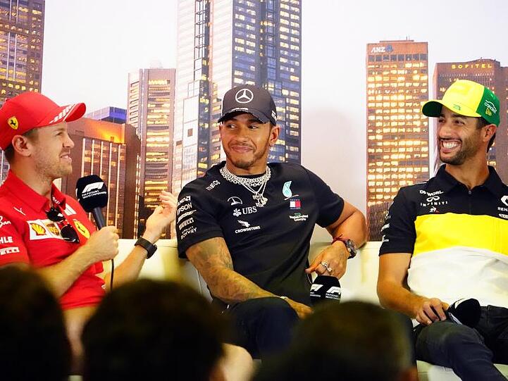 Fiebern dem Start der Formel 1 entgegen: Sebastian Vettel (l-r), Lewis Hamilton und Daniel Ricciardo.