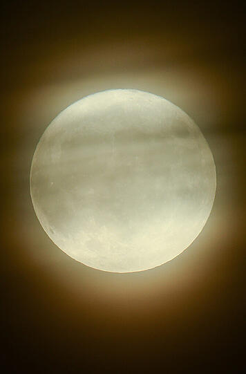 Der Supermond, hier ein Bild aus Ladenburg.