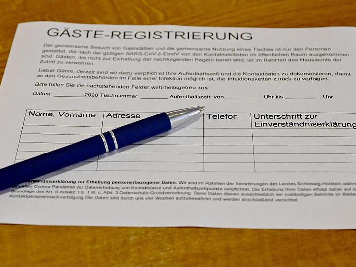 Im Juli wurde bekannt, dass bayerische Polizeipräsidien für Ermittlungen auf die Corona-Adresslisten zurückgreift.