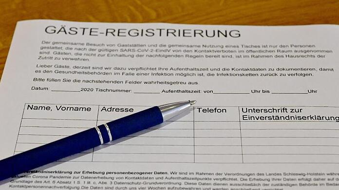 Im Juli wurde bekannt, dass bayerische Polizeipräsidien für Ermittlungen auf die Corona-Adresslisten zurückgreifen.