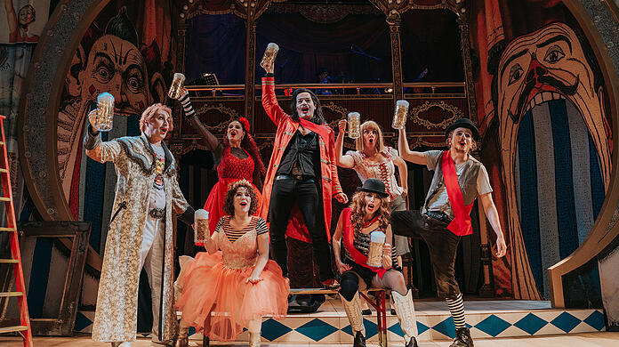 Die Krüge hoch in der falschen Stadt: "Oktoberfest The Musical" mit Musik von Harold Faltermeyer hat am Sonntag nicht in München Premiere, sondern im Berliner Renaissance-Theater.