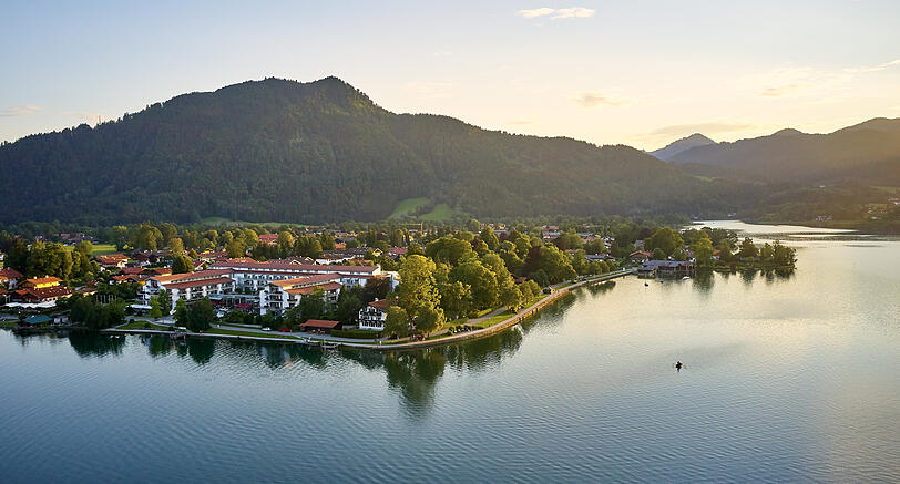 Das Restaurant &Uuml;berfahrt geh&ouml;rt zum Althoff Seehotel und liegt direkt am Ufer des Tegernsees.