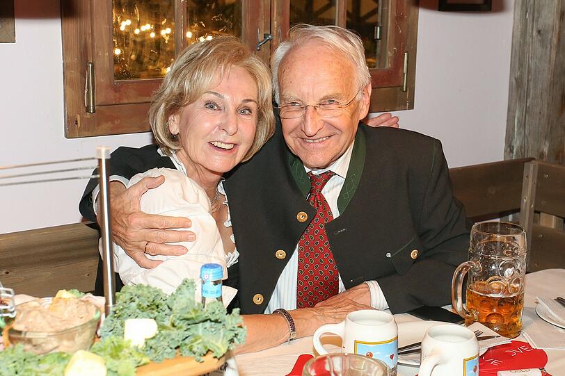 Edmund Stoiber mit seiner Karin im Käfer